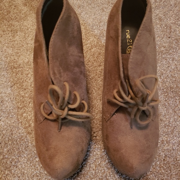 Shoes - Picture 3 of 3